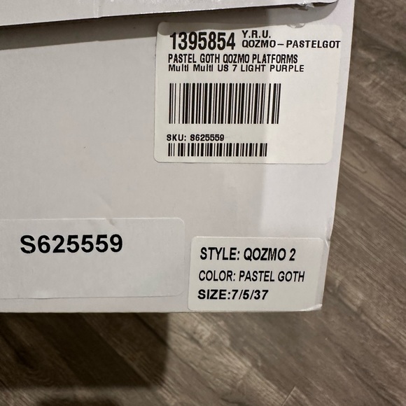 Yru Dollskill pastel goth Quizmo platform sneakers - Picture 4 of 4